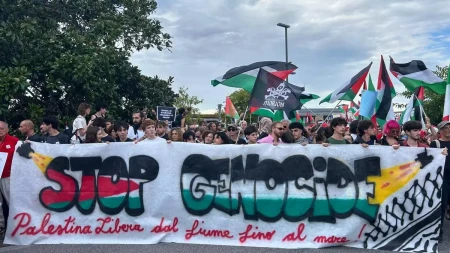 Manifestantes contra la Masacre de Palestina se manifiestan en Mostra de Venecia