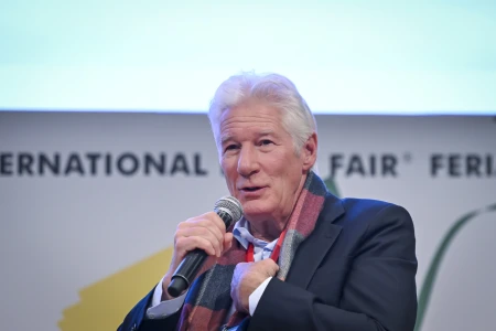 Richard Gere Rompe Plaza en la FIL